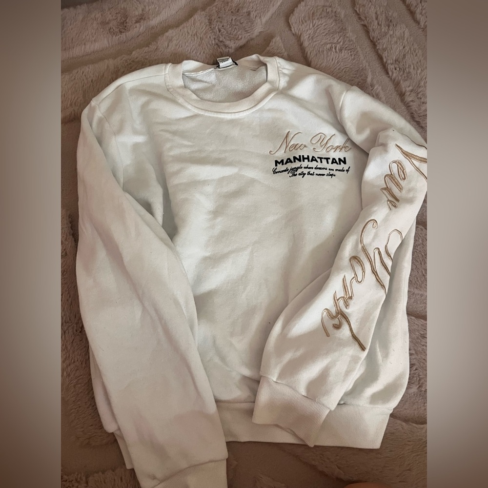 White Sweatshirt with New York Manhattan Print